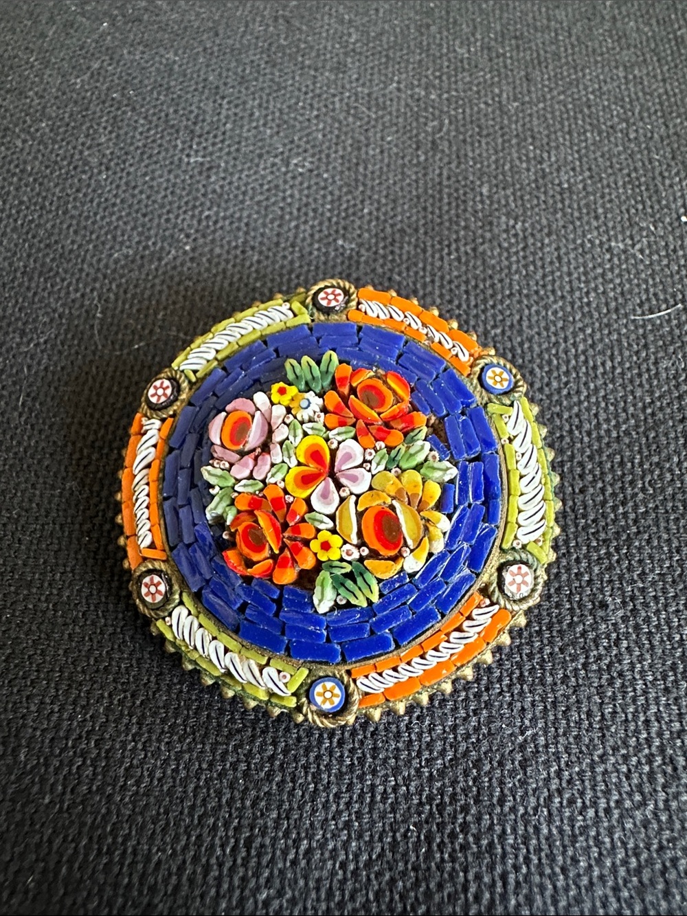 Vintage Floral Micro-Mosaic Glass Round Pin - Blue Centeri